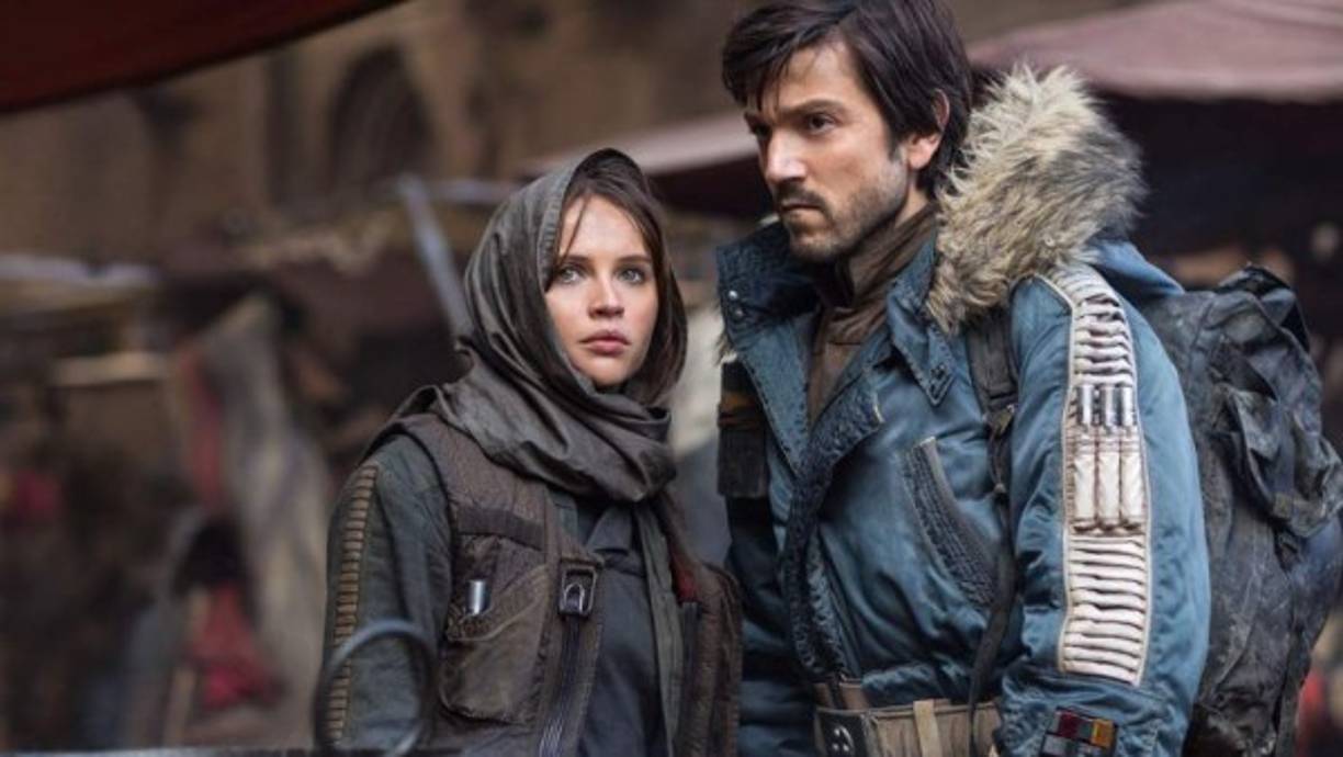 10. Exitoso regreso de “Star Wars” con “Rogue One”.<br/>El estreno mundial del nuevo episodio de la guerra de las galaxias, Rogue One: Una historia de Star Wars, convirtió a los estudios Disney en los primeros en pasar la barrera de los 7,000 millones de dólares de ingresos anuales.<br/>Rogue One logró el tercer mejor arranque del año en la taquilla norteamericana pulverizando a sus competidores. Según datos definitivos del especializado Exhibitor Relations, obtuvo 155 millones de dólares tras tres días de su salida a las salas.