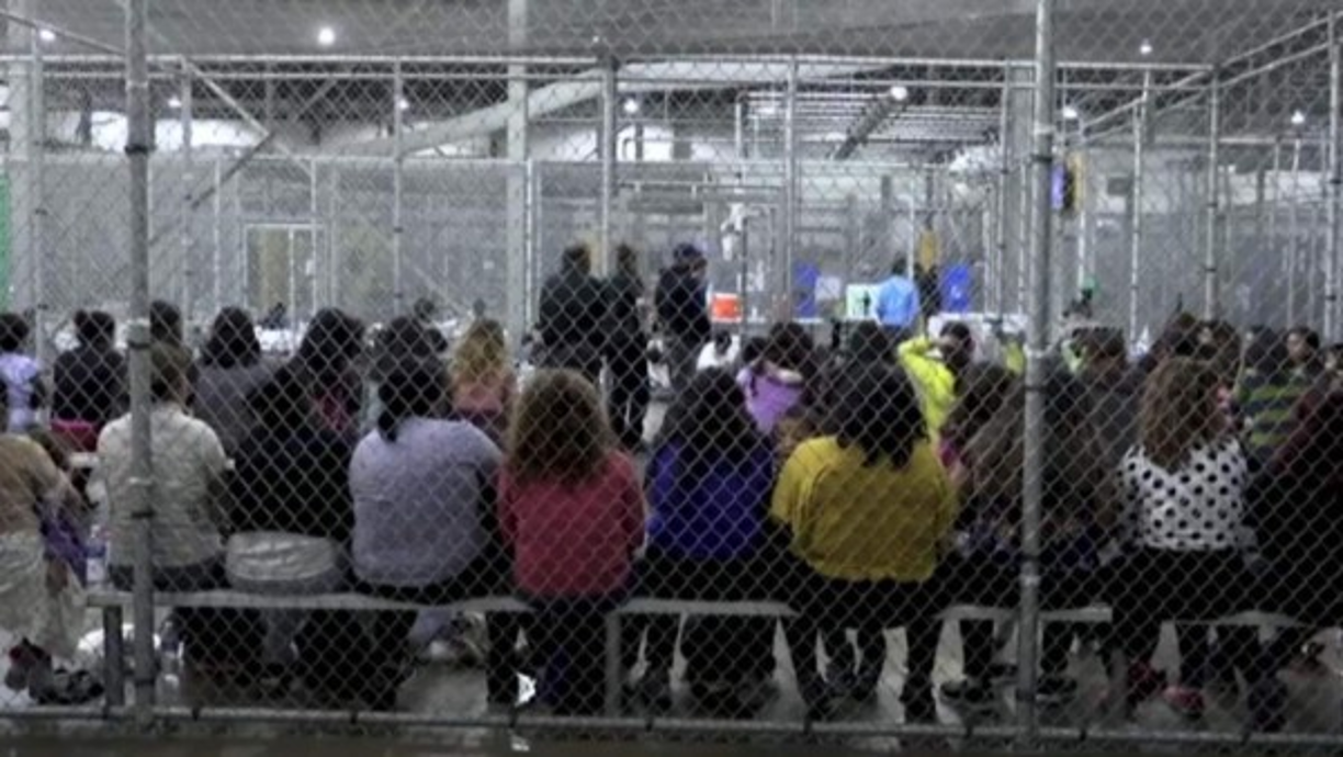 Tampoco tenían cepillos de dientes ni jabón. La semana pasada, una abogada de la administración de Donald Trump causó indignación al responderle a un juez que estas cosas no eran necesarias para los niños migrantes.