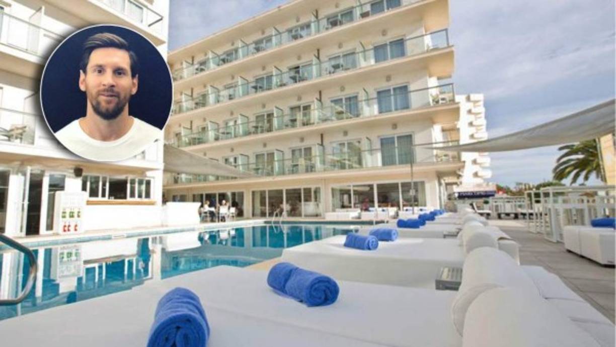 Messi y Antonella poseen con algunos hoteles. Adquirió el hotel Sea Sun Fona, en s’Illot (Mallorca), a través de su sociedad patrimonial Explotaciones Rosotel. Se trataba de un gran inmueble de 52 habitaciones, con SPA