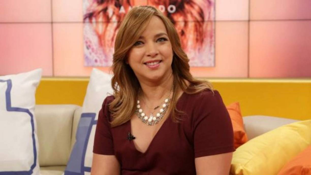 No hay duda que la hermosa Adamari ha experimentado una gran transformación física. Su aumento de peso es notable, aunque ella ha declarado que se siente feliz tal y como luce ahora.