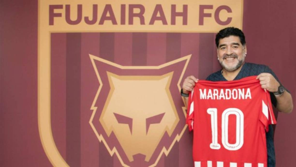 Luego de dejar al Al Wasl, Maradona no se fue de los Emiratos Árabes Unidos, se quedó allí para esta vez probar suerte con un equipo de segunda división: El Al Fujairah, en 2017.