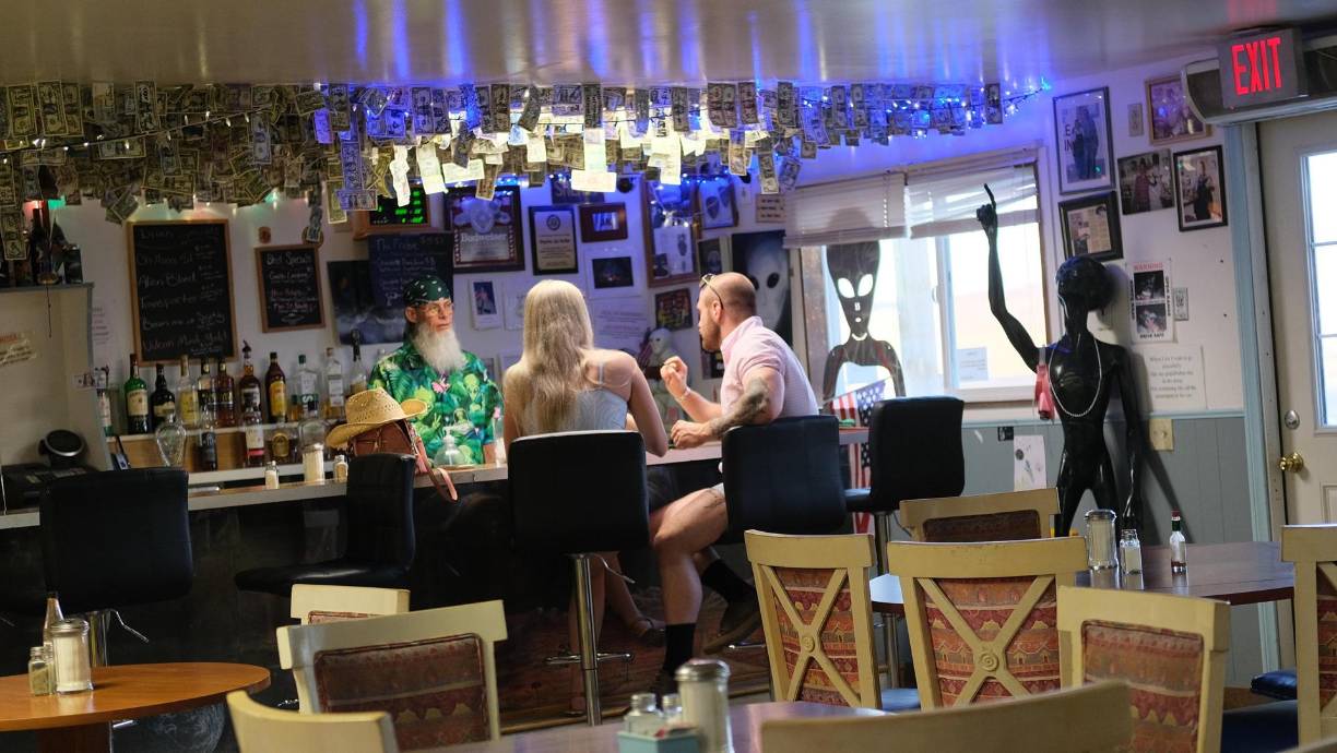 No obstante, la comparecencia de Grusch -como parte de una subcomisión de Seguridad Nacional promovida por demócratas y republicanos- no tenía precedentes en la Cámara de Representantes de EEUU. 