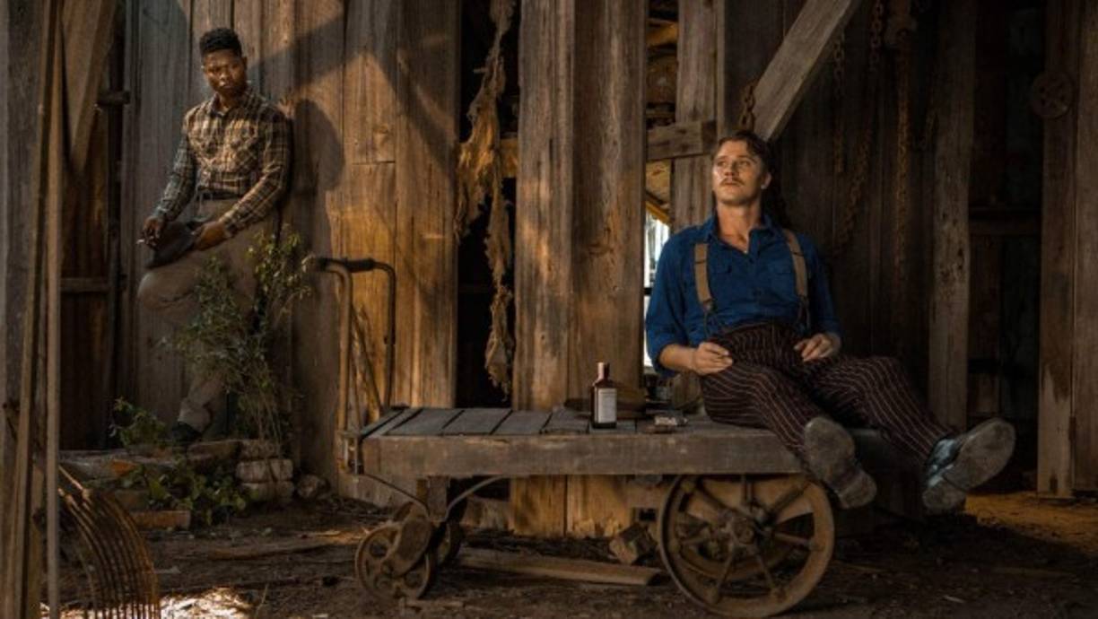 En su papel de Jamie McAllan, participó como uno de los protagonistas en la película 'Mudbound: el color de la guerra' estrenada en 2017.