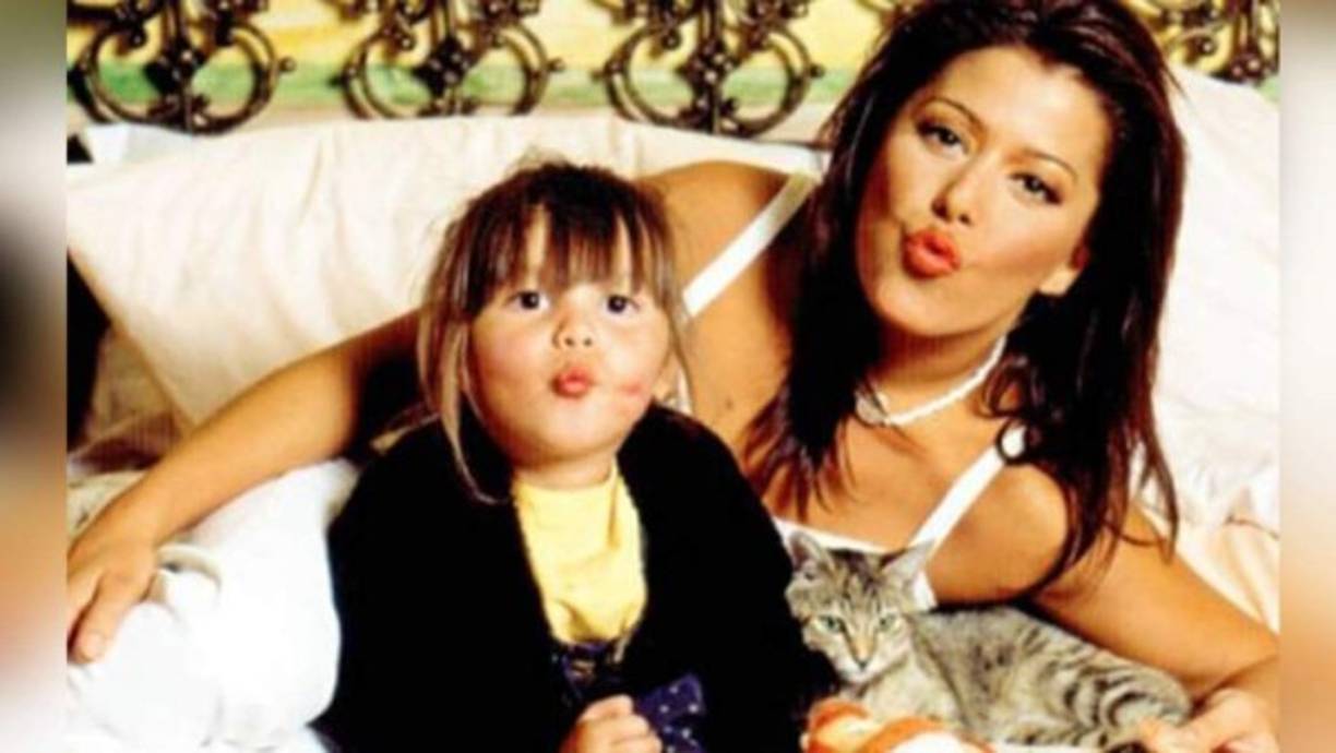 La polémica hija de la rockera, y nieta de la actriz Silvia Pinal, demostró una vez que sus intensiones de hacerse una carrera en el mundo de la música y de hacerse un nombre van enserio.