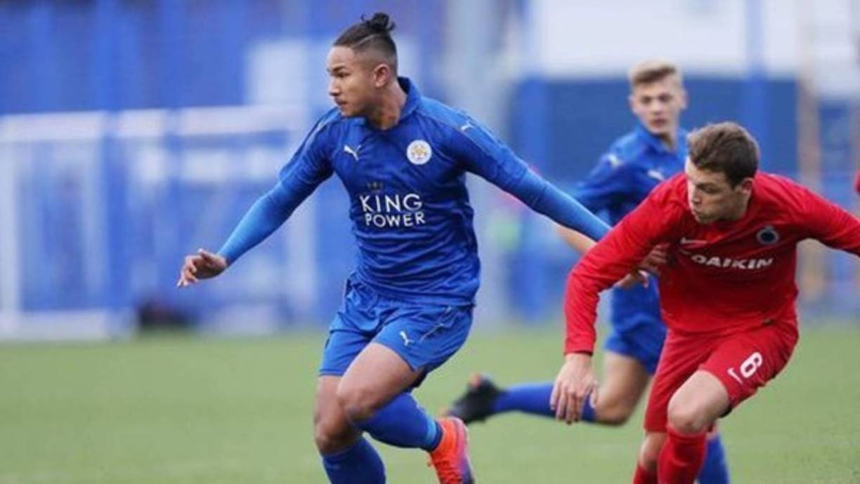 Faiq Bolkiah no ha debutado en la Premier League con el Leicester City, aunque ha estado en el Southampton, Arsenal y Chelsea. Es el capitán de la Selección de Brunei.