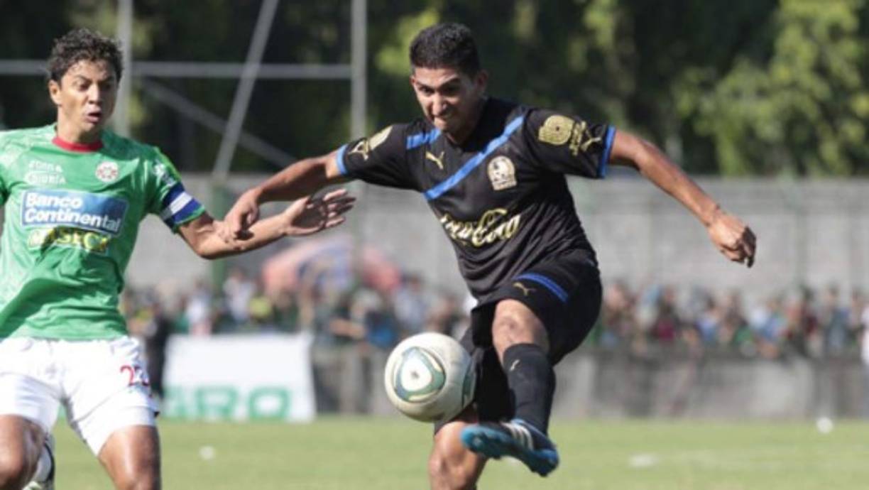 Irvin Reyna: Fue uno de los volantes de contención.