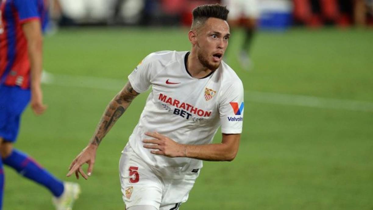 El Manchester United habría centrado sus miradas en Lucas Ocampos tras la negativa de los directivos del club inglés en aumentar la oferta de 109 millones de libras por Jadon Sancho. Así las cosas, el entrenador de los reds devils Ole Gunnar Solskjaer se habría interesado en el futbolista del Sevilla, que estaría interesado en venderlo por 35 millones de libras, según las informaciones de la ESPN.