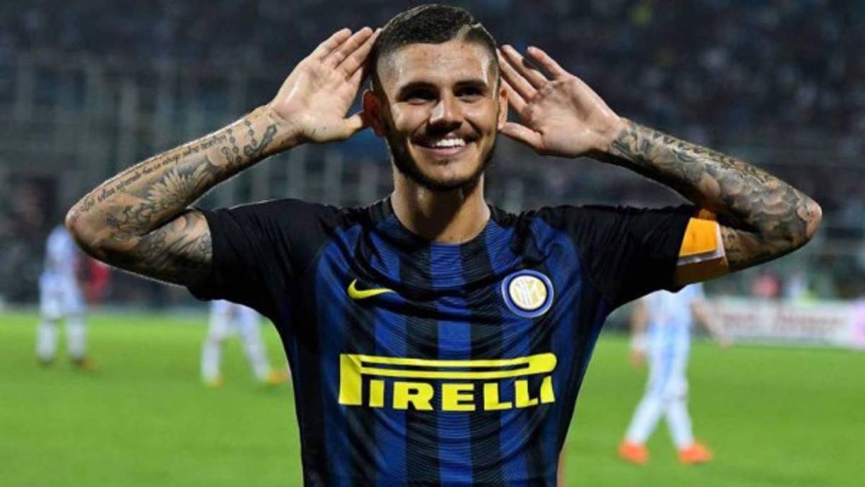 Mauro Icardi - El delantero del Inter de Milán desembolsó más de cien mil euros en un Hummer H2 dorado.