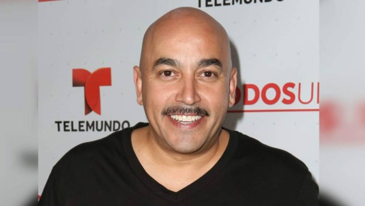 Debido a la diferencia de edad que hay entre ambos el romance ha causado revuelo. Sin embargo, los fans de Lupillo lo felicitan en sus redes sociales por su nueva conquista.