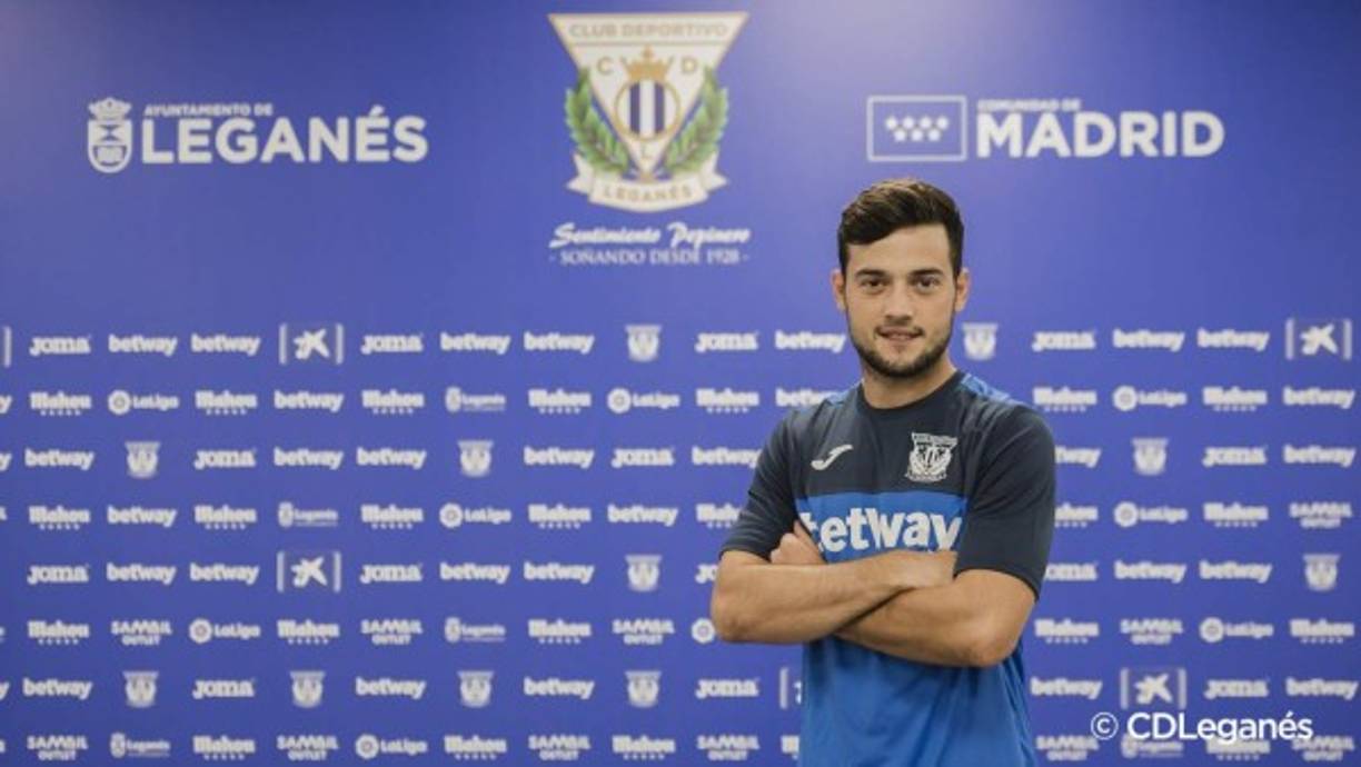 José Manuel Arnaiz: El Barcelona anunció la salida del delantero, ahora jugará en el Leganés. Llega por cinco millones fijos más otro medio millón que el club puede cobrar supeditado a variables. Tenía contrato con el FC Barcelona hasta 2021.