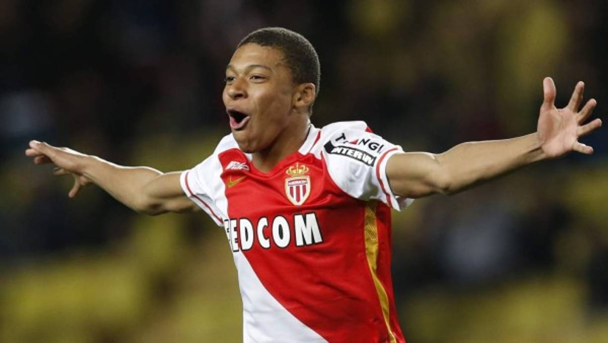 El diario L'Equipe ya casi da por hecho otro de los fichajes del verano, el de Mbappé por el PSG. Según el periódico galo, el acuerdo no es sólo económico. El único problema es que Julian Draxler, Lucas Moura o Javier Pastore tienen que aceptar marcharse al equipo del principado.
