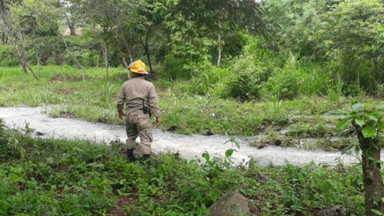 La gran cantidad de agua provoca que aparezcan corrientes de agua que arrasan con todo a su paso.