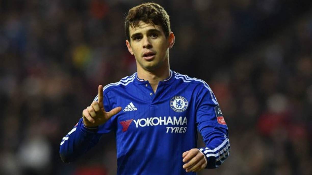 Oscar no entra en los planes de Antonio Conte y el Chelsea esta cerca de firmar una venta récord del club. El Shanghai SIPG ofrece 71 millones de euros por el centrocampista brasileño, que también se convertiría en el traspaso más caro de la historia de la liga china por delante de Hulk, que también fichó por el Shanghai SIPG por 55,8 millones. 'Está al noventa por ciento hecho. Sólo quedan unos detalles burocráticos', ha declarado el jugador a la televisión de su país.