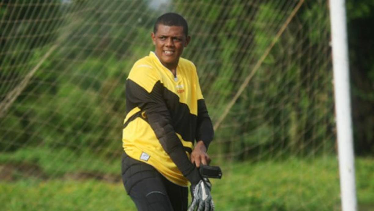 Álvaro Juanes: Exportero de Olimpia,Hispano, Deportes Savio, ahora fichado por el Lepaera, actual campeón.