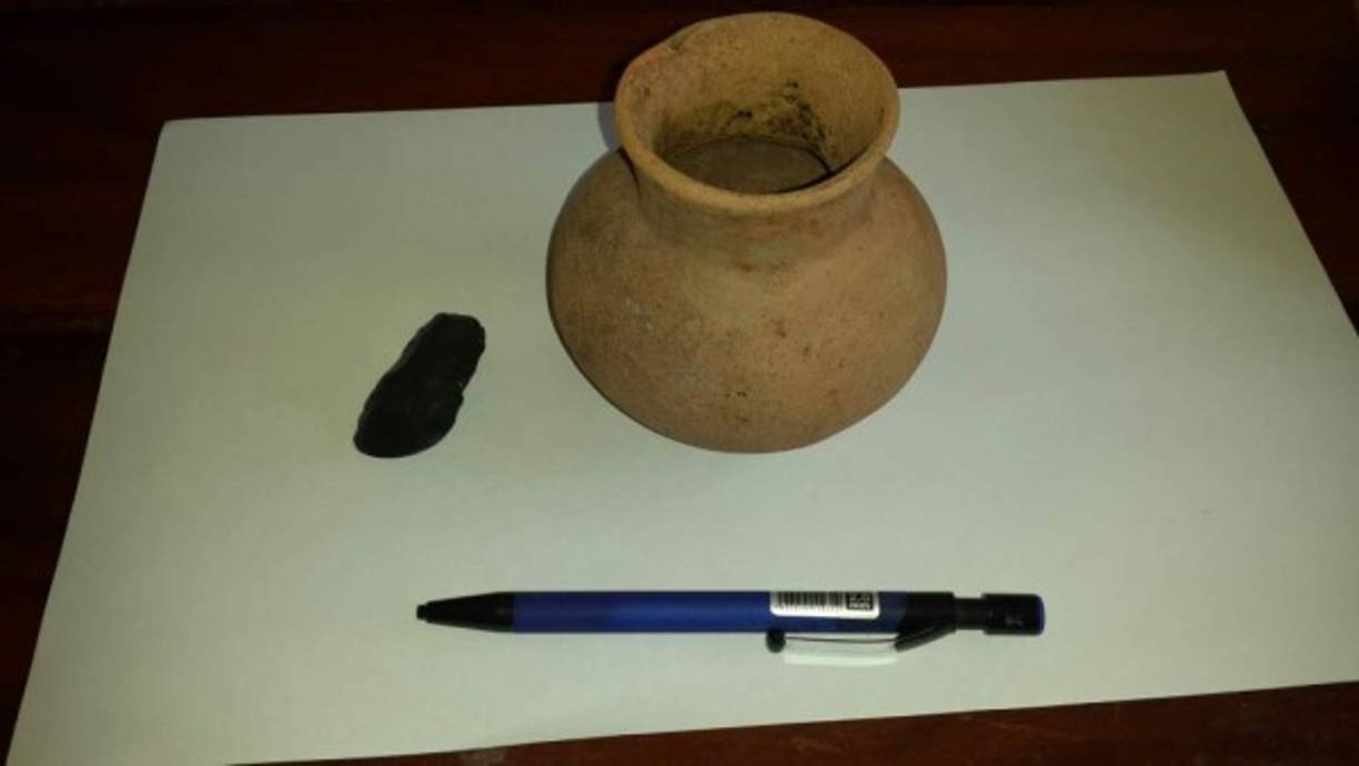 Las piezas de barro podrían ser de los períodos Preclásico, Clásico, Formativo o Colonial. El hallazgo se dio el 1 de mayo, pero fue hasta este martes que pobladores alertaron de este tesoro.