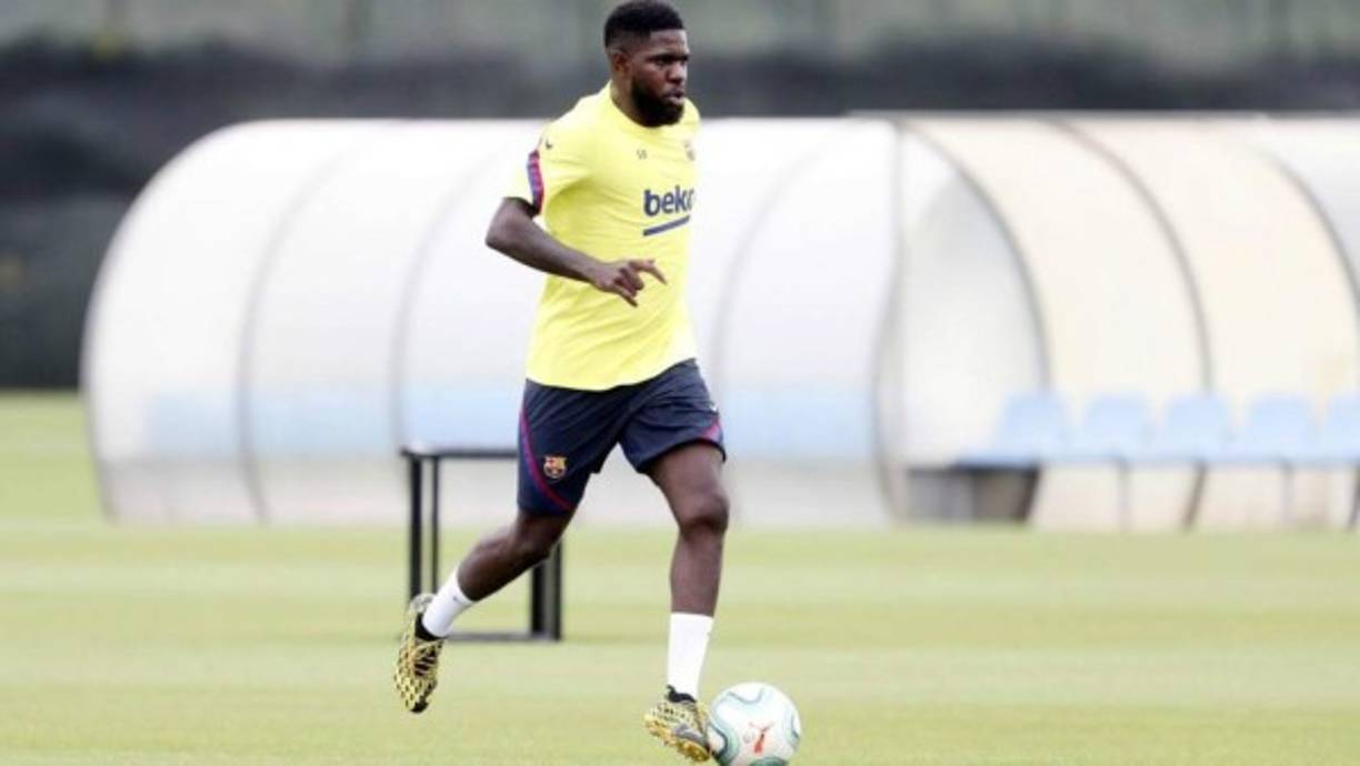 Samuel Umtiti: El defensor francés recibió una llamada de Koeman en la que el entrenador le expresó que saldrá del Barcelona de cara a la próxima campaña.