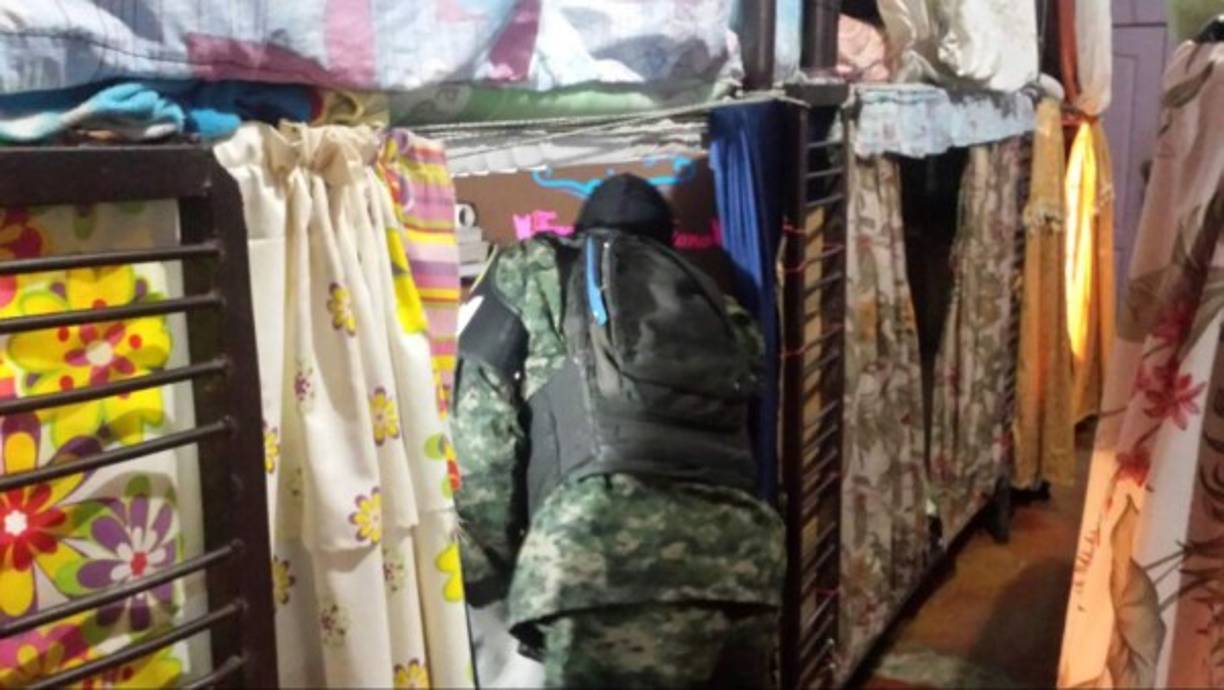 Elementos de la Policía Militar inspeccionaron las celdas de los centros penales de Santa Bárbara, Santa Pedro Sula, La Ceiba y Támara en busca de armas, droga y armas cortopunzantes.