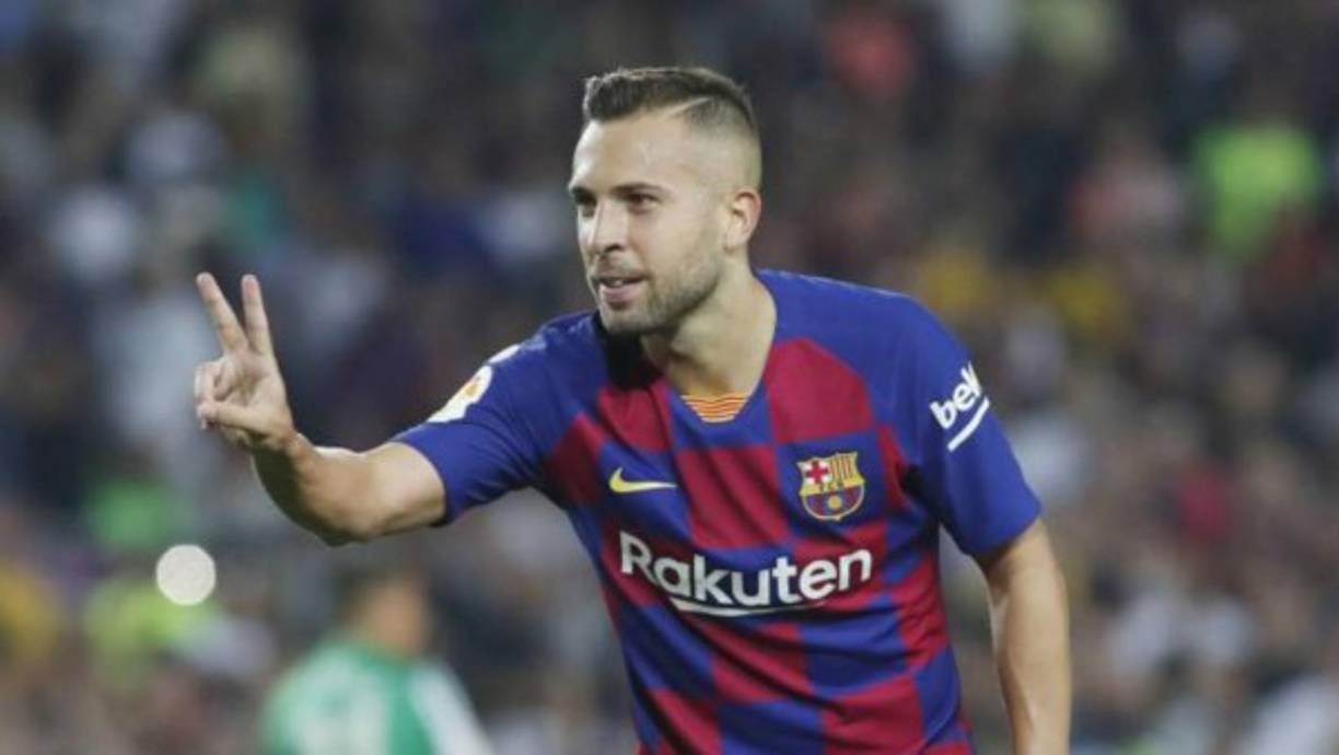 Según Mundo Deportivo, Ronald Koeman se comunicó con Jordi Alba pero le habría dicho que seguirá en el Barça la próxima temporada. El lateral estaba en la lista negra, pero todo indica que continuará en el equipo.