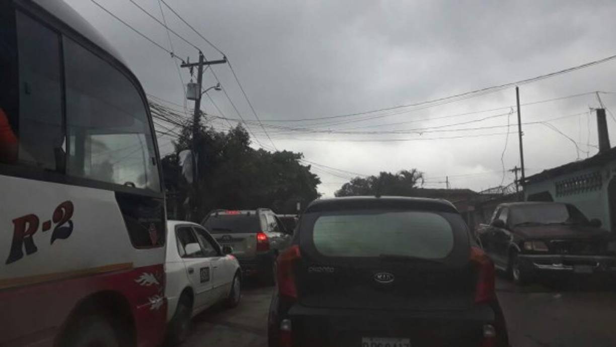 A los paros se le suman las reparaciones y construcciones de puentes que obstaculizan el tráfico.