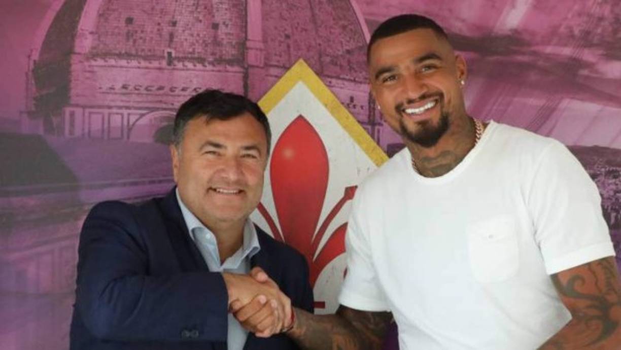 Kevin-Prince Boateng: Tras ser dado de baja en el Barcelona, ha sido presentado como nuevo jugador de la Fiorentina, lucirá el dorsal número 10. 'Sé que es un número que han lucido grandes jugadores. Pero quiero demostrar que vine aquí para hacer grandes cosas y no para bromear. Estoy listo', dijo.