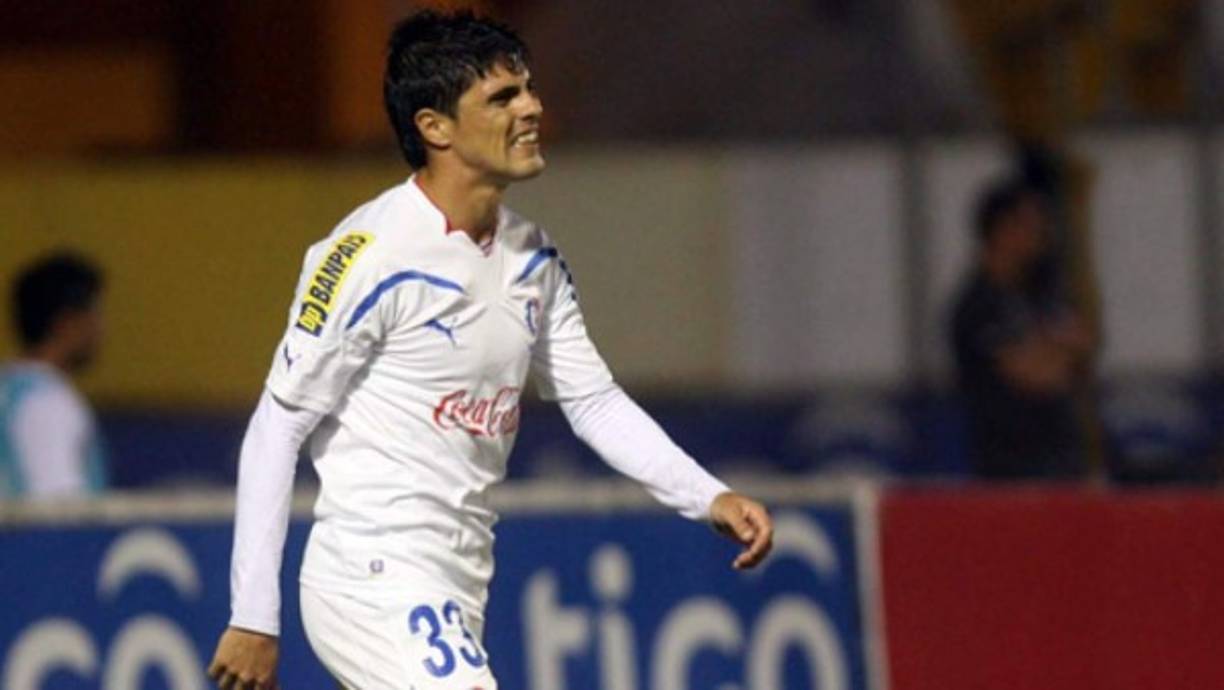 Hablar de Ramiro Bruschi es referirse a uno de los mejores extranjeros que han llegado a Honduras en los últimos años. El delantero sigue activo y juega en la Liga de Ascenso; además de que cuenta con una hermosa chica a su lado.