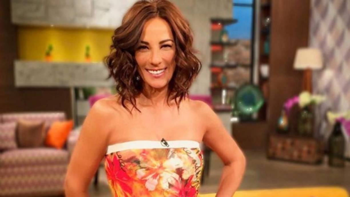 Consuelo Duval sigue triunfando el mundo de la comedia y además realiza conferencias de superación personal.