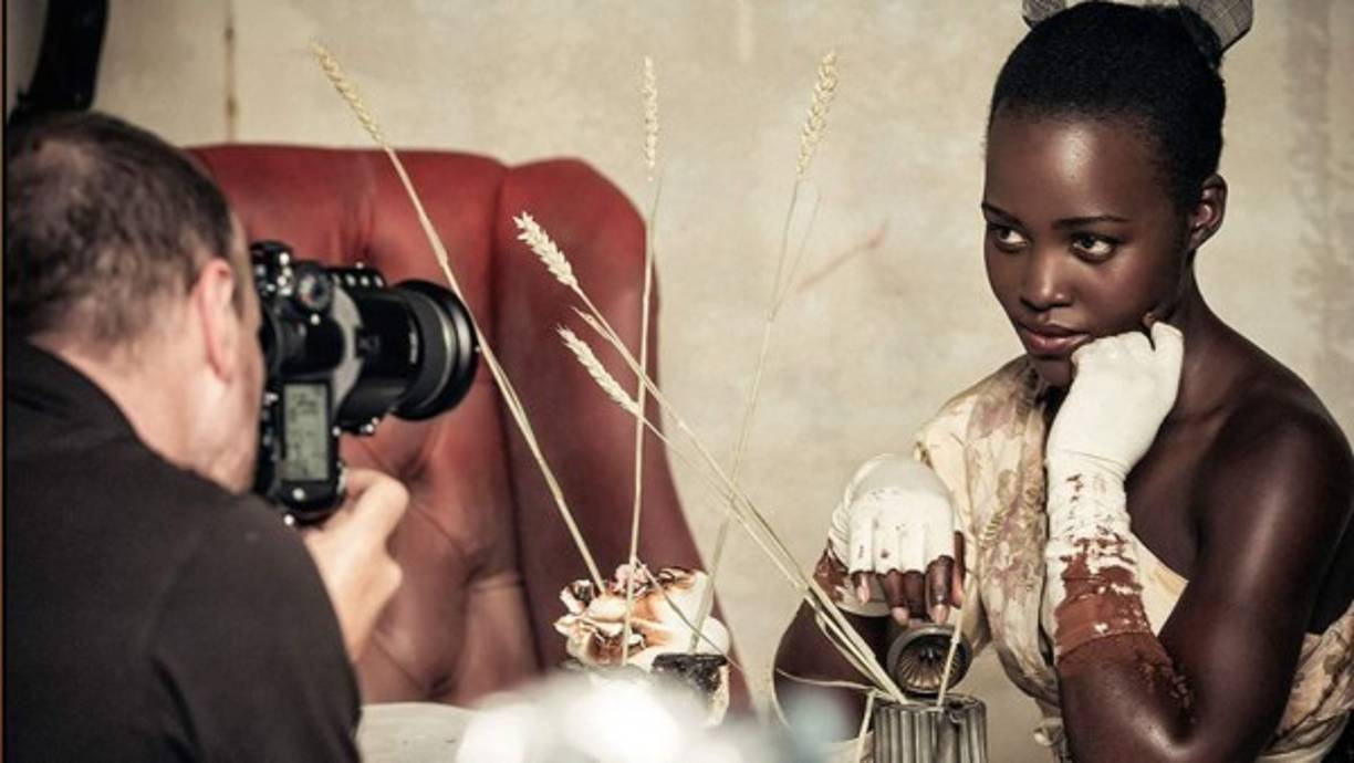 PIRELLI ha presentado imágenes de su calendario de 2018: una celebración maravillosa de la diversidad; con la ayuda de reconocidos artistas del espectáculo Tim Walker presenta el calendario 2018 protagonizado por personajes afroamericanos e inspirado en el cuento 'Las aventuras de Alicia en el País de las Maravillas'