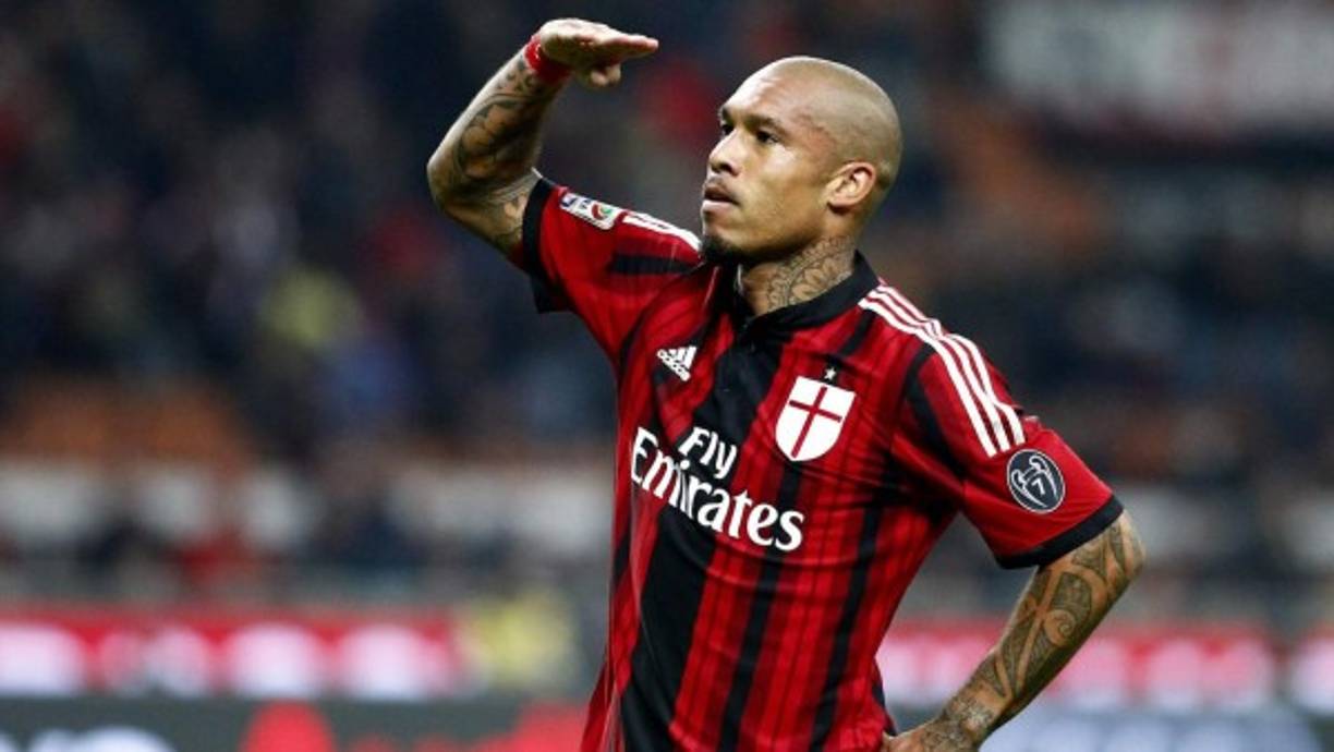 El holandés Nigel De Jong del AC MIlan abre la lista de los jugadores más violentos del fútbol internacional. Es uno de lo que menos quiere el aficionado.