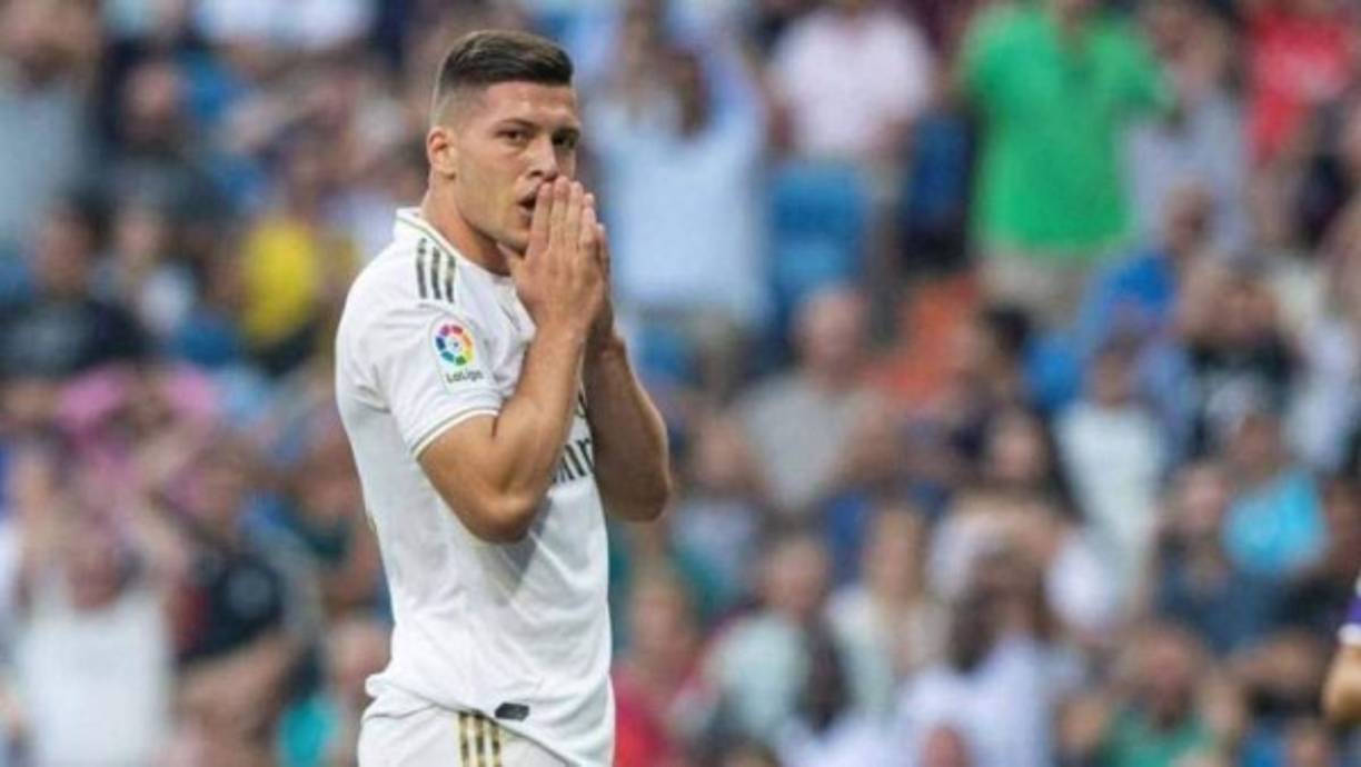 Luka Jovic: Sorpresa. Según la prensa de España, el delantero serbio podría dejar al Real Madrid y jugaría en nada más y nada menos que el Atlético de Madrid, uno de los grandes rivales del cuadro blanco.