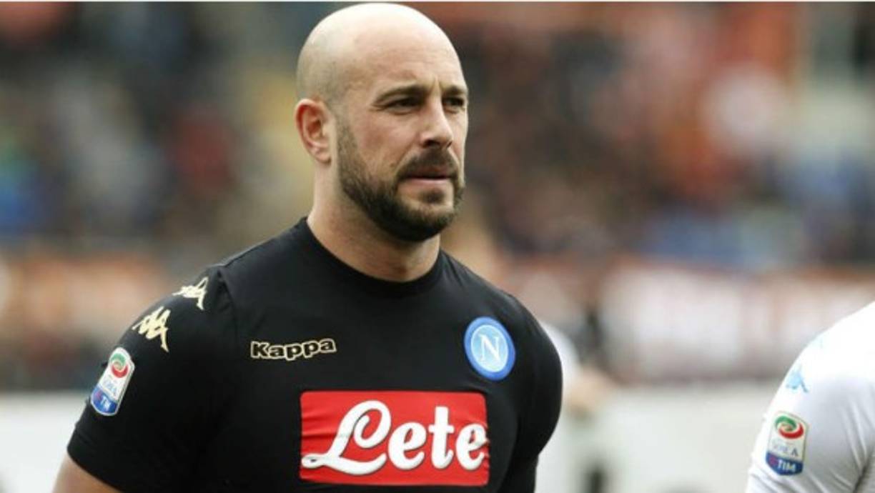 Pepe Reina: El portero español seguirá en el Napoli.