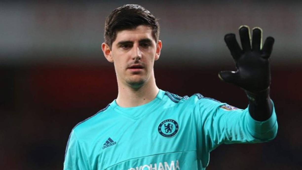 El Chelsea está muy interesado en fichar al centrocampista del Real Madrid James Rodríguez y podría incluir en la operación al portero belga Thibaut Courtois para abaratar el traspaso, según ha informado ESPN. El entrenador del club inglés, Antonio Conte, quiere a James Rodríguez la próxima temporada pero le parece excesivo pagar 80 millones de euros por un futbolista que no está rindiendo a un gran nivel y está estudiando la opción de incluir a Courtois, jugador que interesa al conjunto blanco.