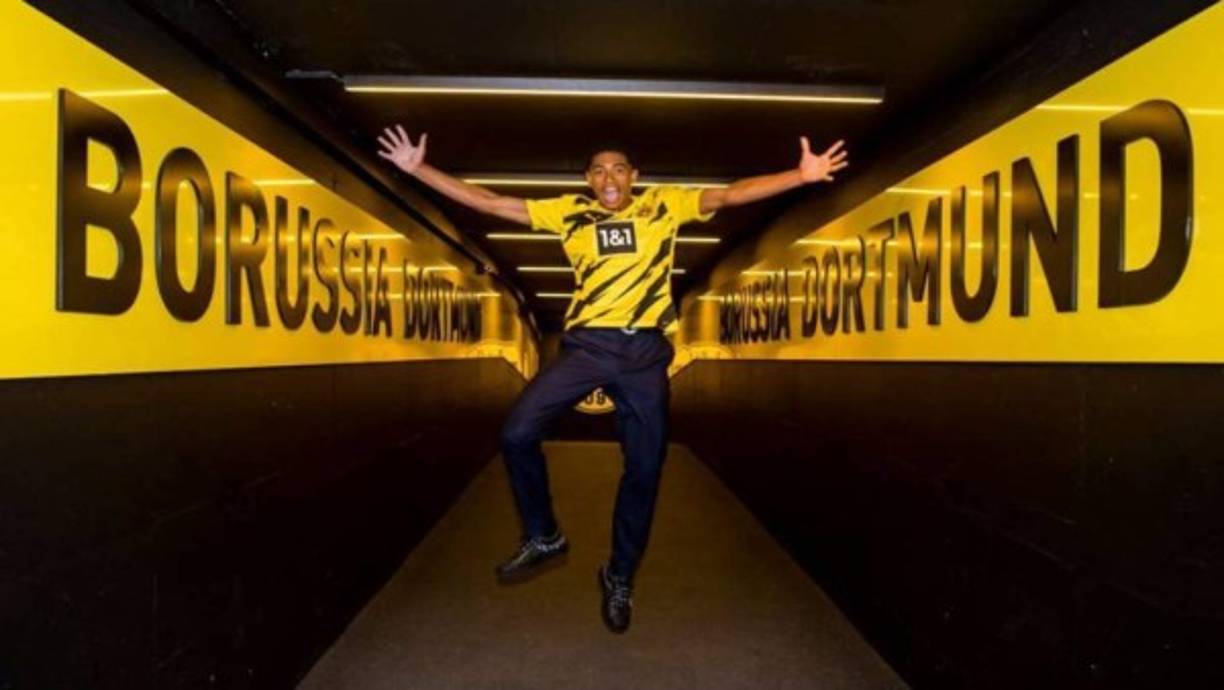 El Borussia Dortmund ha confirmado este lunes el fichaje de la joven perla del Birmingham City, Jude Bellingham, por unos 26 millones de libras (29 millones de euros). Se ha convertido de esta manera en el futbolista de 17 años más caro de la historia del fútbol, juega como centrocampista.
