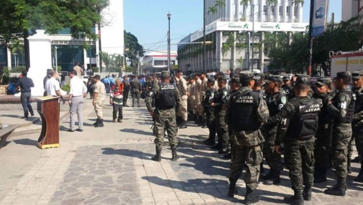 El lanzamiento de la campaña 'Navidad Segura 2016', se realizó en el parque central sampedrano.