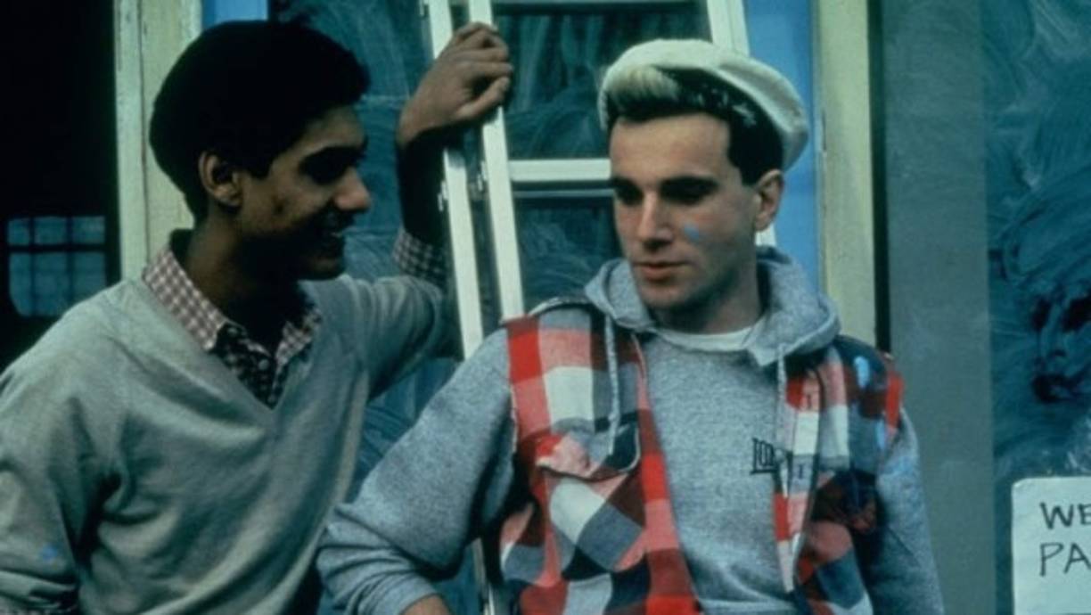 Después de años de trabajo en teatro y televisión, Day-Lewis alcanzó el éxito en 1985 con el estreno de 'Mi hermosa lavandería', en la que interpretó a un punk homosexual, y 'Una habitación con vistas', dando vida a uno de los personajes de la novela homónima de E. M. Forster. En esos años ochenta también formó parte de la Royal Shakespeare Company.