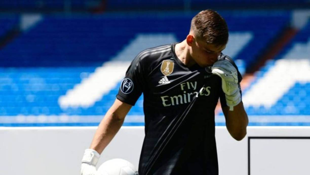 El portero ucraniano Andriy Lunin llegaría al Real Madrid para la próxima campaña como reemplazo de Keylor Navas, el cancerbero firmó en la pasada temporada y fue cedido al Leganés por el cuadro blanco. Se unirá al cuadro blanco para pelear el puesto con Courtois.
