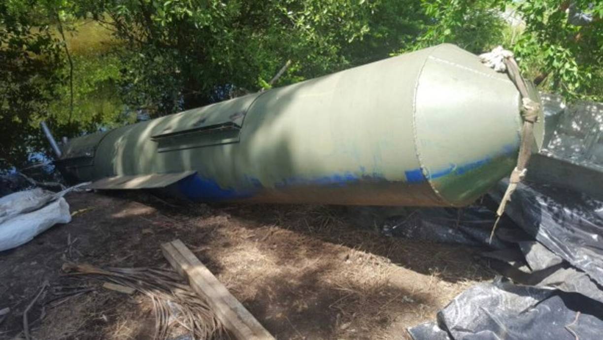 GUATEMALA. Tecnología del narco. La policía decomisó un semisumergible, que se controla de forma satelital, usado para mover droga.