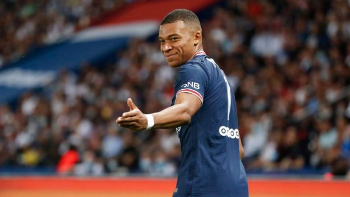 El Real Madrid no es el único equipo interesado en Kylian Mbappé. En la Premier, el Liverpool también piensa en el francés para el año que viene, cuando acaba su contrato con el PSG. Ahora se ha unido otro club que también le quiere para 2022. Según explicó la ESPN, el Manchester United busca un delantero para sustituir a Edinson Cavani, que el año que viene seguramente dejará Old Trafford y el francés entra en la agenda de los Reds Devils.