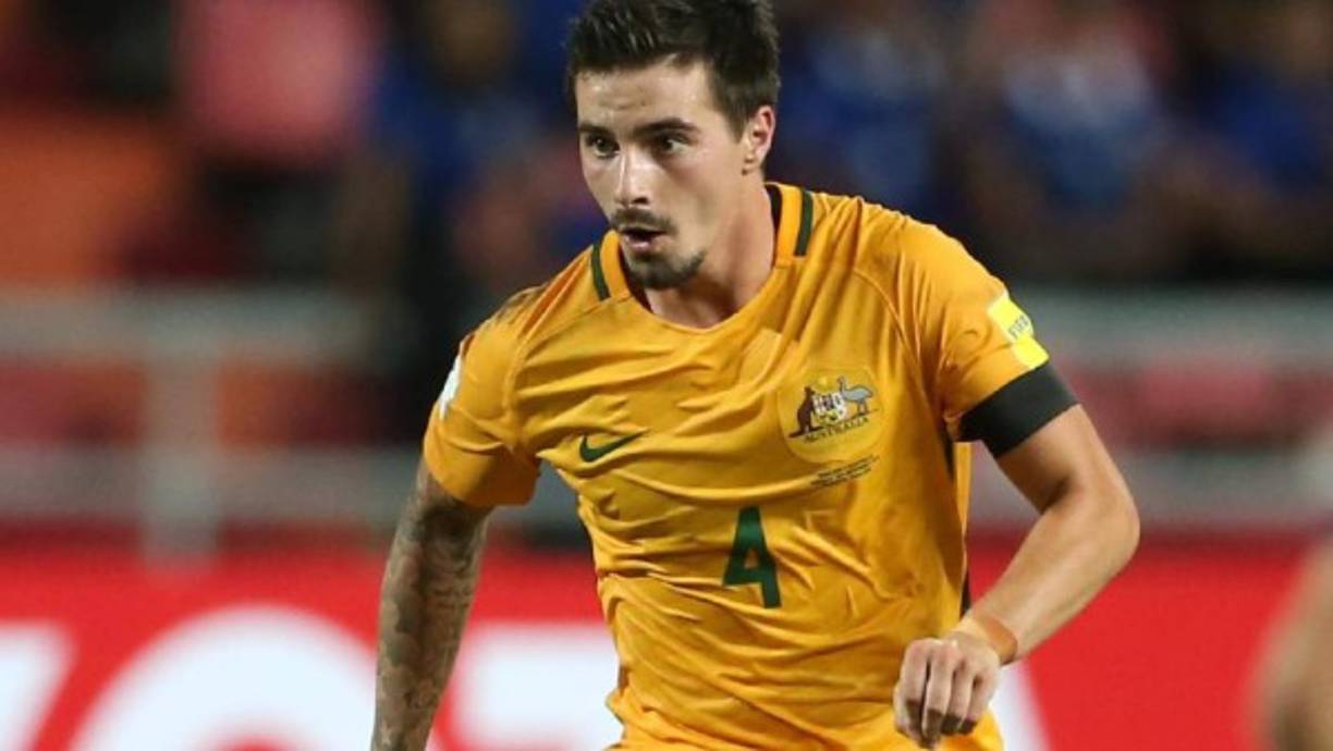 Jamie Maclaren: Juega como delantero en el club Darmstadt 98 de la segunda de Alemania. Inicialmente representó a Escocia en el nivel juvenil, pero desde entonces ha aparecido en Australia tanto a nivel juvenil como internacional.