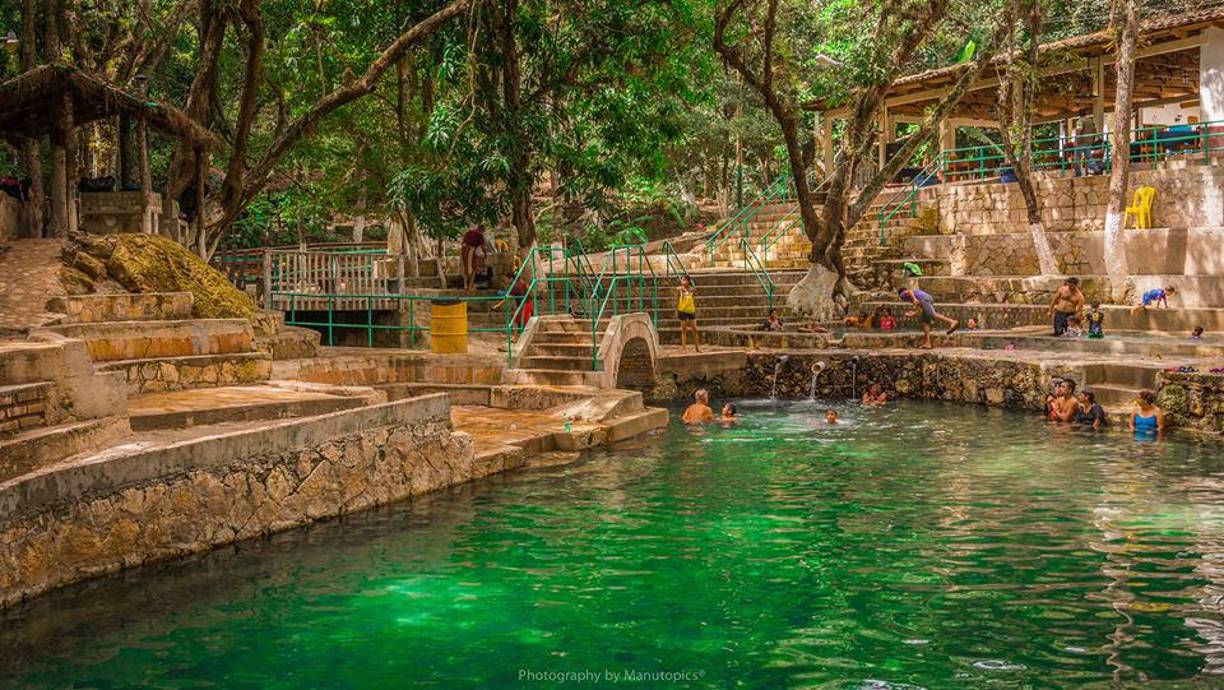 Durante el festival se podrá explorar emblemáticos y hermosos sitios, además de la gastronomía que será característico del evento, en donde los visitantes disfrutarán de una amplia variedad de platos tradicionales locales y de la música folclórica.