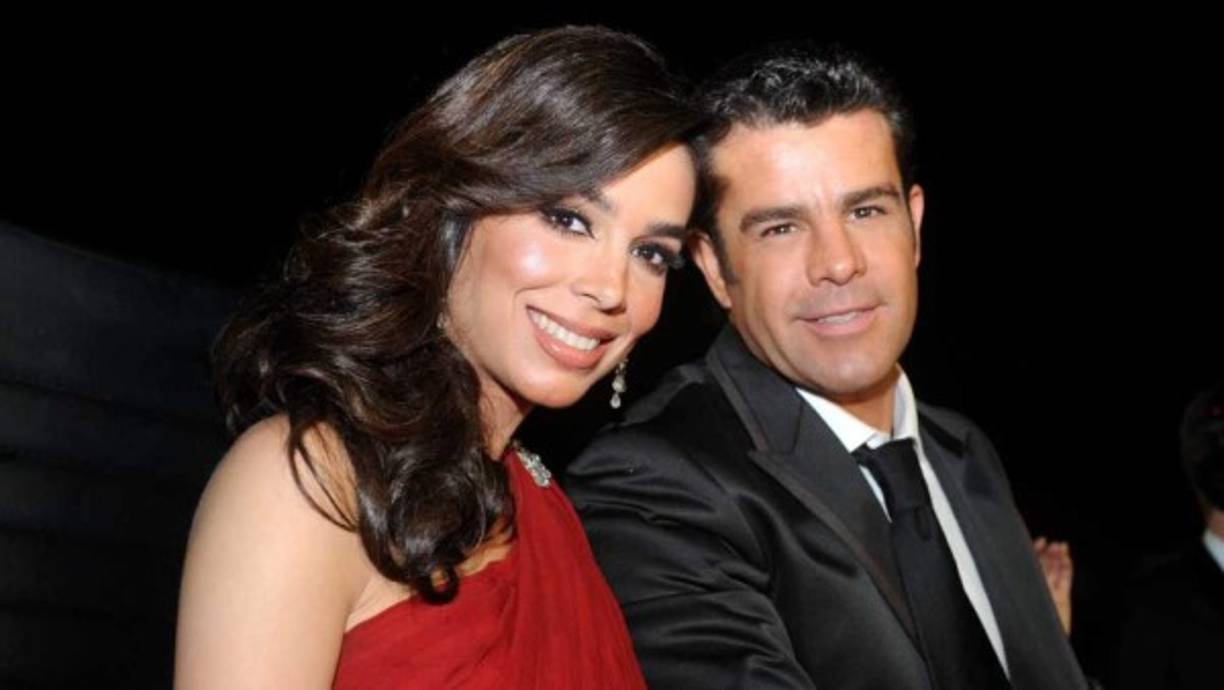 “Quiero decirles queridos amigos que, esta sí es una premisa para todos ustedes aquí en el canal de mis hijas, me dio cáncer de piel por asolearme tanto”.