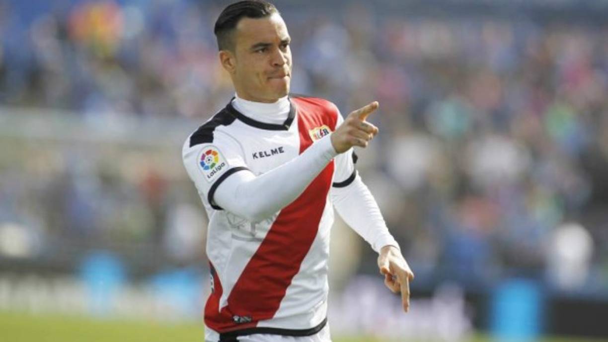 Raúl de Tomás: El delantero de 24 años de edad ha sido cedido a préstamo en las últimas temporadas en Rayo Vallecano, su fcha le pertenece al Real Madrid y no entra en los planes de Zidane.