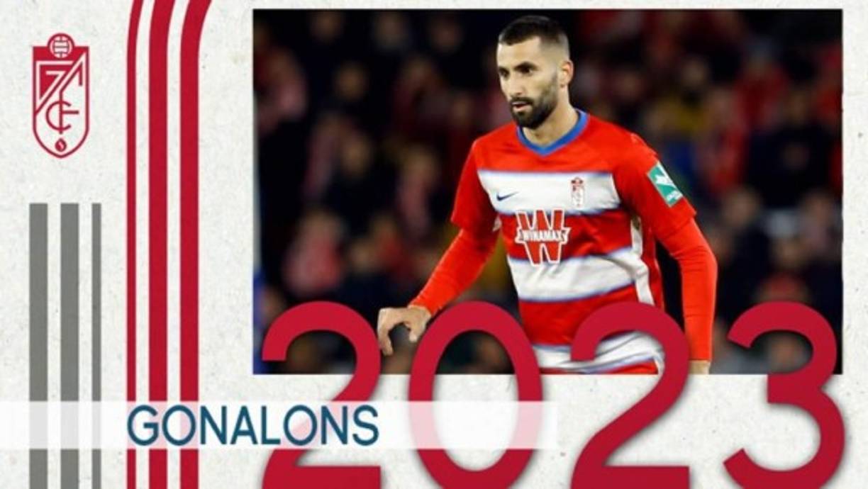 El centrocampista francés Maxime Gonalons, que ya estuvo la pasada temporada en el Granada, firma por las tres próximas temporadas con el conjunto nazarí. Gonalons, procedente de la Roma, ha sido una de las claves del buen desempeño del equipo, que ha alcanzado la clasificación a Europa League del próximo año.