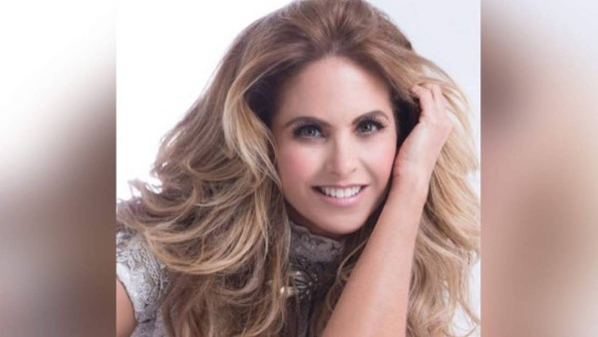 Lucero regresa a la televisión mexicana luciendo más hermosa que nunca como coach del programa La Voz Kids.