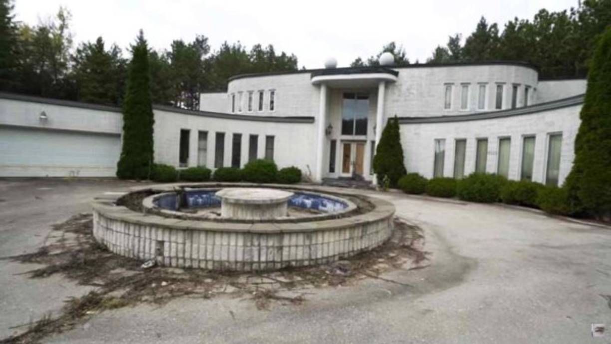 Un grupo de YouTubers decidieron unirse a las aventuras de un bloguero famoso por sus exploraciones de lugares abandonados y que cuenta con su propio canal en esa plataforma llamado Exploring With Josh. Esta vez los aventureros se metieron a una 'narcoman