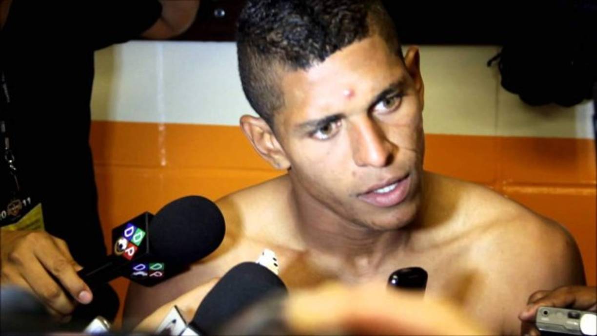 Otra de las polémicas fue cuando Carlo Costly expresó que Jorge Luis Pinto tenía que haberse ido de la selección de Honduras luego que Roger Espinoza señaló que no quería ser convocado a la H: 'Hay que exigirle más al entrenador, ya tiene tres años y solo 5 puntos. Es mucho tiempo para sacar a flote una Selección. Es un grupo que ya tiene tiempo juntos. Debe irse, ha sido un fracaso', dijo.<br/>