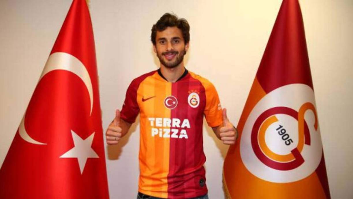 El Galatasaray ha anunciado este lunes la llegada como cedido del lateral izquierdo uruguayo Marcelo Saracchi, de 21 años y actualmente bajo contrato en el Leipzig alemán. El club germano cederá a Saracci al Galatasaray bajo formato de préstamo para lo que resta de la presente temporada y la 2020-2021, a cambio de un pago neto de 500.000 euros.