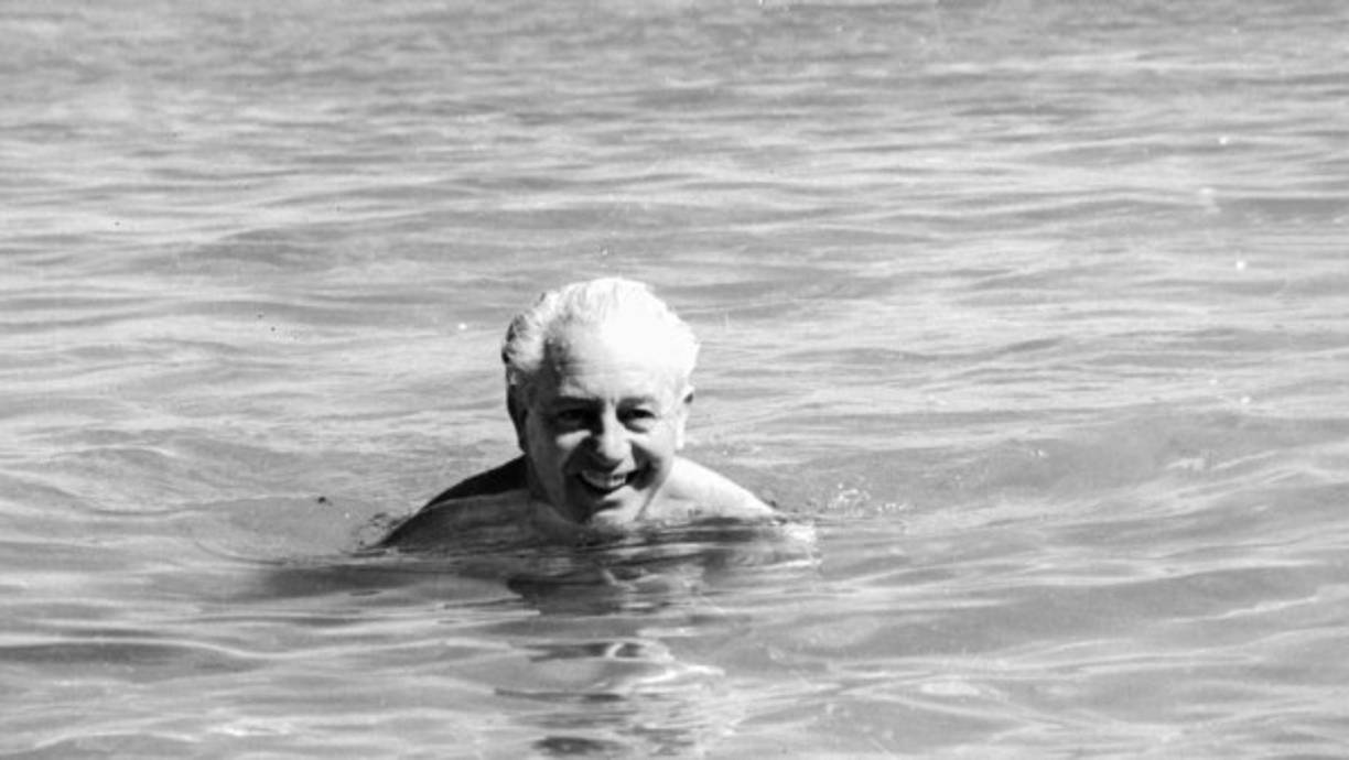 HAROLD HOLT<br/>El decimoséptimo primer ministro de Australia no figura en esta lista por lo que hizo en su cargo, sino por la forma en la que desapareció mientras aún lo ejercía.<br/>En diciembre de 1967 Holt fue a la playa de Cheviot, en el Estado de Victoria, Australia. Tras zambullirse en el agua para nadar, desapareció sin dejar rastro, dando origen, como es lógico, a una de las búsquedas más extensas en la historia australiana pero todo fue en vano, Holt nunca fue encontrado.