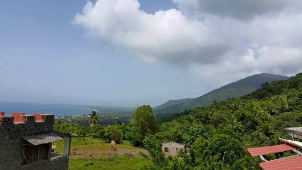 Está ubicado en el barrio Buenos Aires de Trujillo. Facebook: Hotel Colonial Villa Brinkley. Teléfono: 9652-4264.