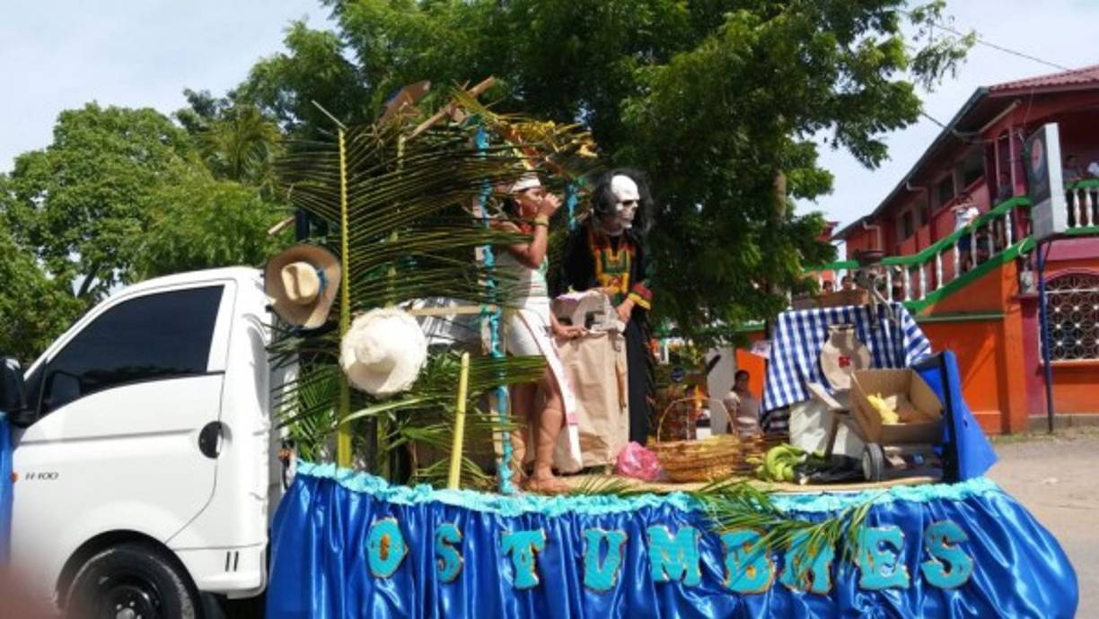 Esta carroza en San Pedro Sula se paseó por las calles sampedranas.