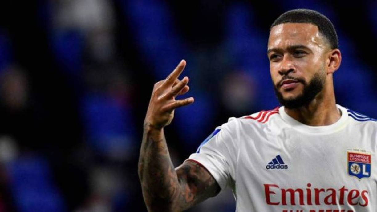 Memphis Depay: Según France Football, el PSG está interesado en fichar al holandés que milita en el Olympique Lyon. El Barcelona es uno de los que ha pretendido al jugador,pero ahora el ParísSaint Germain amenaza con ficharle.